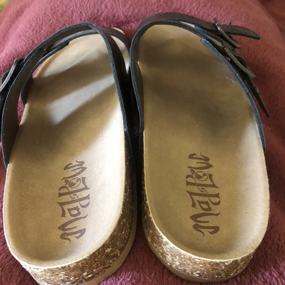 Sandals - Picture 9 of 10